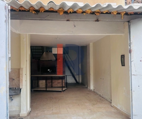 R9-2775 Smart Investment: 30m² Commercial Shop in Bahsas — 5