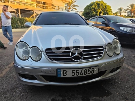 Mercedes-Benz in JdeidehKatih - clk 320 2003