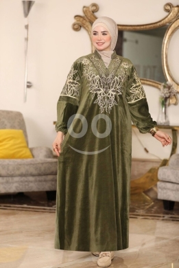 Vêtements, chaussures et accessoires dans Tal Abbas - عباية/جلابية مخمل نخب أول مطرزة | صناعة مصرية فاخرة بتصميم خليجي 2. قفطان مخمل مصري مطرز بالذهبي | ف