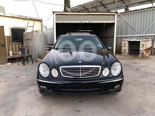 Mercedes-Benz in Zahleh - E320 model 2003