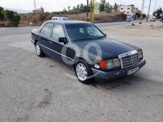 مرسيدس بنز في تلال - Mercedes-Benz 230 89