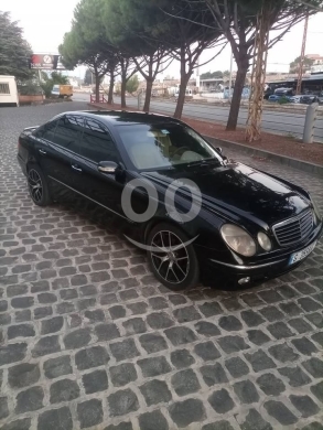 مرسيدس بنز في مدينة بيروت - Mercedes-Benz E240 Model 2003