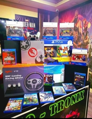 Gaming Console & Accessories in Dekouaneh - AVAILABLE PS4 PS5 NINTENDO SWITCH WITH WARRANTY