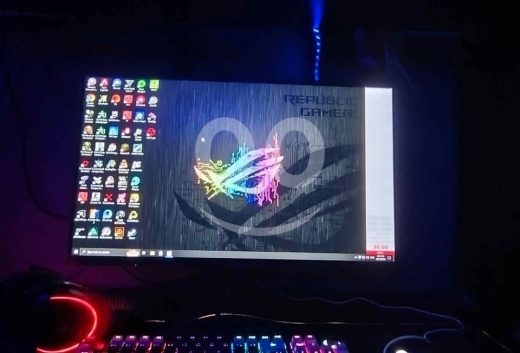 وحدة تحكم الألعاب وملحقاتها في طرابلس - Screen Aoc 27" 100hz used like new