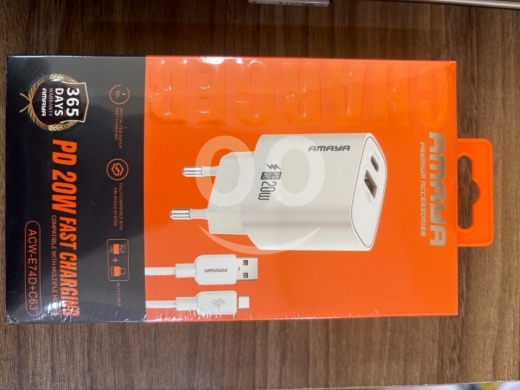 Mobile accessories in Bab Al Ramel - شاحن أمايا سريع ٢٠ واط بمنفذين مع كابل يو أس بي تايب سي | AMAYA PD 20W Dual Port Charger