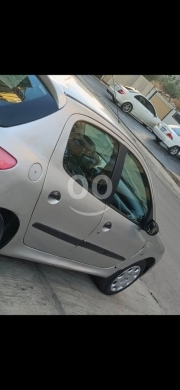 PEUGEOT dans Zahleh - Peugeot 206 model 2000