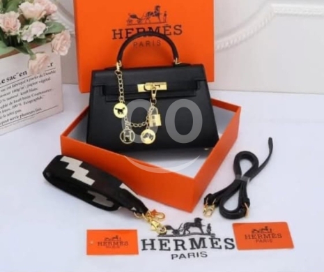 Vêtements, chaussures et accessoires dans Abou Samra - حقيبة "Herm&egrave;s Kelly" ميني سوداء فاخرة بقمة الأناقة | Luxury Black Herm&egrave;s Kelly Mini Handbag