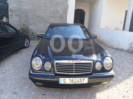 Mercedes-Benz dans Tal Hemayra - Mercedes-Benz E230 model 1996