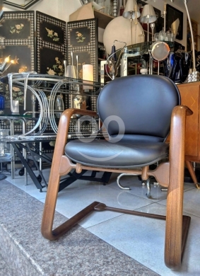 RETRO STORE , every peice tells a story , find out what is related to your soul , rent… — 2