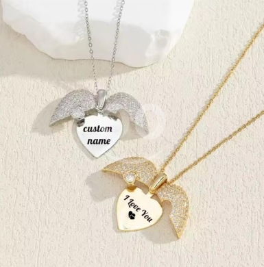 Vêtements, chaussures et accessoires dans Tripoli - Custom Engraved Angel Wing Heart Necklace - Heavy Brazilian Chain (Gold/Silver)