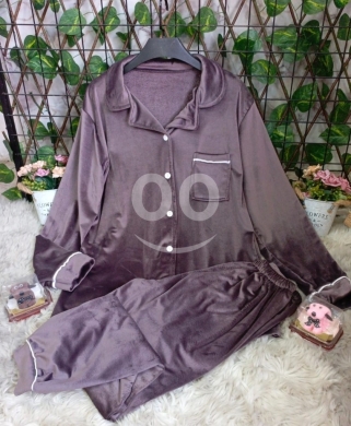 Luxury Velvet Pajama Set for Women | Long Sleeve Button-Up PJs | Winter Loungewear — 2