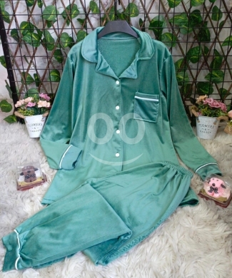 Clothes, Footwear & Accessories in Tripoli - Luxury Velvet Pajama Set for Women | Long Sleeve Button-Up PJs | Winter Loungewear