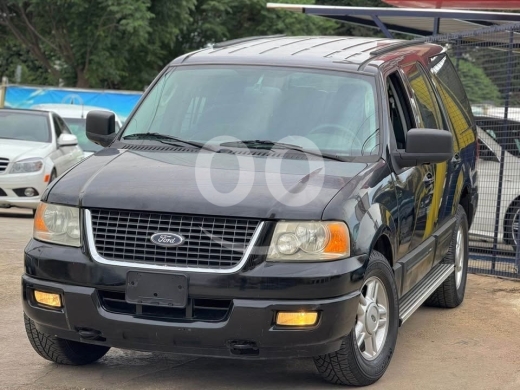 Ford dans Tripoli - Ford Expedition 2004