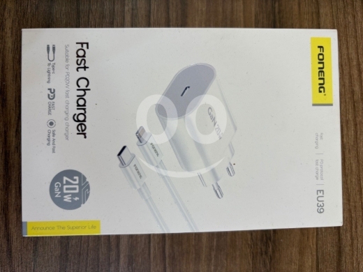 Mobile accessories in Bab Al Ramel - شاحن فونينج ٢٠ واط شحن سريع مع كابل تايب سي لايتنينج | Foneng EU39 20W GaN Fast Charger
