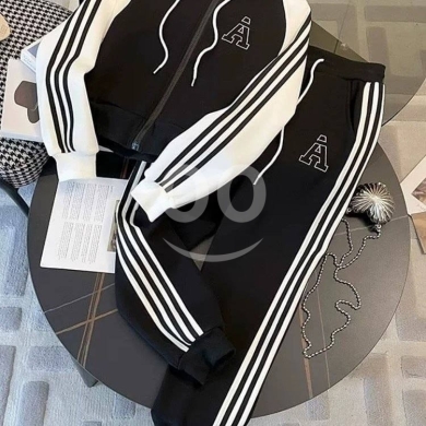 Vêtements, chaussures et accessoires dans Tripoli - ترنجات