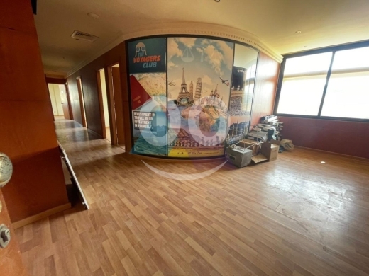 Commercials for rent in Ras-Beyrouth - 200m2 Office with Prime Location 4rent in Down Townمكتب في وسط المدينةGR64O29