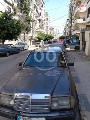 مرسيدس بنز في طرابلس - Mercedes 300 model 1989