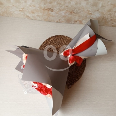 Other Goods in Khalde - Luxury Satin Rose Bouquet 25 Red and Beige Handmade Roses