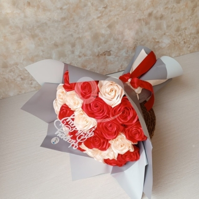 Other Goods in Khalde - Elegant 25 Satin Roses Bouquet
