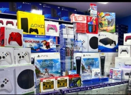 Gaming Console & Accessories in Dekouaneh - ps4 ps5 nintendo switch