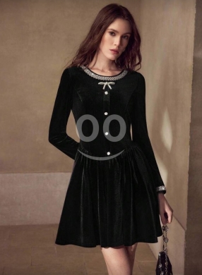 Vêtements, chaussures et accessoires dans Tripoli - فستان مخمل أسود قصير وأنيق بتفاصيل لؤلؤية | Elegant Black Velvet Mini Dress with Pearl Details