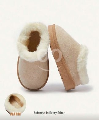 Clothes, Footwear & Accessories in Tripoli - حذاء منزلي شتوي دافئ ومريح للأطفال | Warm and Cozy Winter Slippers for Kids with Faux Fur Lining
