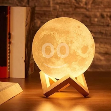 Produits pour bébés et enfants dans Beyrouth - مصباح القمر ثلاثي الأبعاد مع حامل خشبي | 3D Moon Lamp Night Light with Elegant Wooden Stand