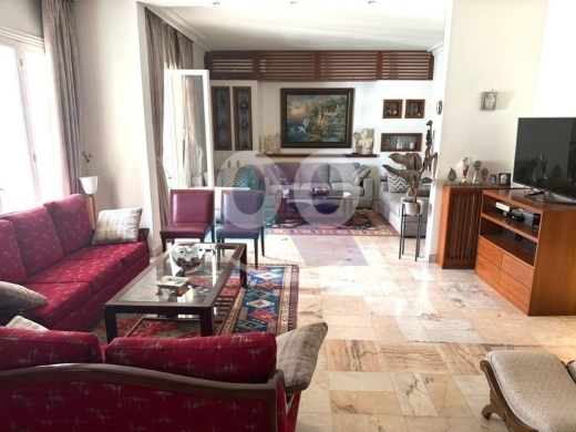 Apartments for sale in Achrafieh - 225m2 apartment+parkings 4sale in Achrafieh - شقة للبيع في الأشرفيةAKA60