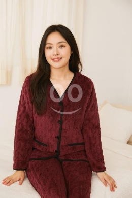 الملابس، الأحذية والزينة في مدينة بيروت - Burgundy Fleece Pajama Set