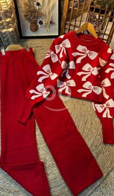 Clothes, Footwear & Accessories in Jeb Jenine - طقم صوف تقيل للصبايا