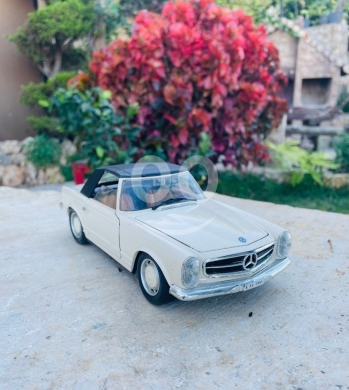 Antiques & Collectibles dans Bazoruieh - مجسم رائع لسيارة مرسيدس ١٩٦٨