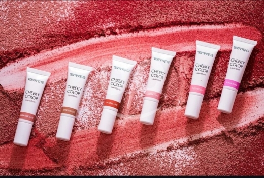 Santé & Beauté dans Nahr Ibrahim - Cheeky color liquid blush from TommyG