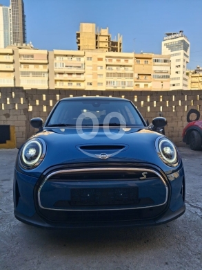 ميني في مدينة بيروت - 2024 Mini Cooper S Electric Hatchback | Full Option EV | Ultra Low Mileage: 4,176 km