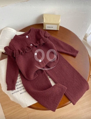 Clothes, Footwear & Accessories in Tripoli - طقم بناتي صوف قطعتين بكرانيش أنيقة ولون عنابي | Girls&#039; 2-Piece Ruffle Knit Set in Elegant Burgundy