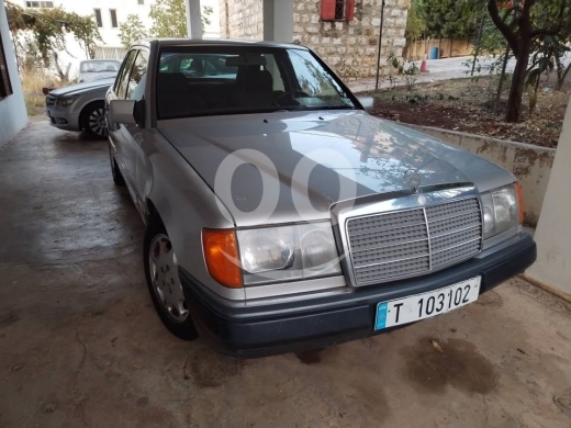Mercedes-Benz in Kfar Saroun - Mercedes-Benz E260 1991