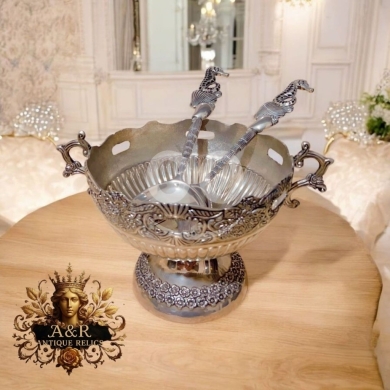 Antiques & Collectibles dans Dekouaneh - Luxury Antique Silver-Plated Serving Bowl & Seahorse Ladles Set | Ornate Copper Compote