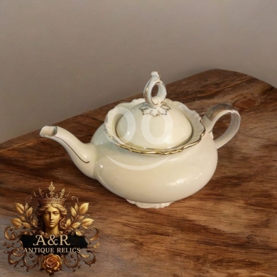 Antiques & Collectibles in Dekouaneh - Antique Porcelain Teapot | Cream/White with Gold Trim | Low-Profile Design