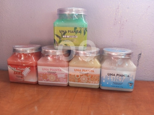 Other Goods in Barja - Una Pianta Exfoliating Body Scrub 500g | Green Tea, Milk & Natural Extracts | Deep Cleanse