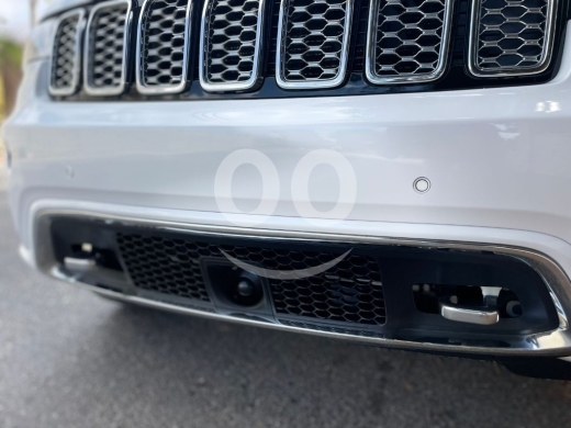 2017 Jeep Grand Cherokee Overland V8 - White Luxury SUV - Low Mileage — 3
