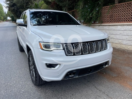 Jeep in Nabatyeh - 2017 Jeep Grand Cherokee Overland V8 - White Luxury SUV - Low Mileage