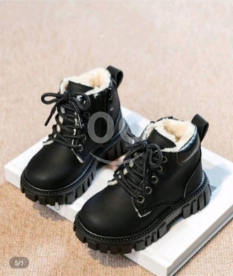 Vêtements, chaussures et accessoires dans Beyrouth - حذاء شتوي أسود للأطفال