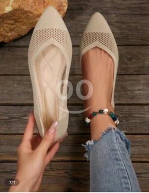 Clothes, Footwear & Accessories in Beirut City - حذاء نسائي بلون بيج بتصميم شبكي