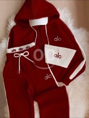 طقم ترينينج نسائي 3 قطع نوعية ممتازة | Women’s High-Quality 3-Piece Tracksuit Set — 2