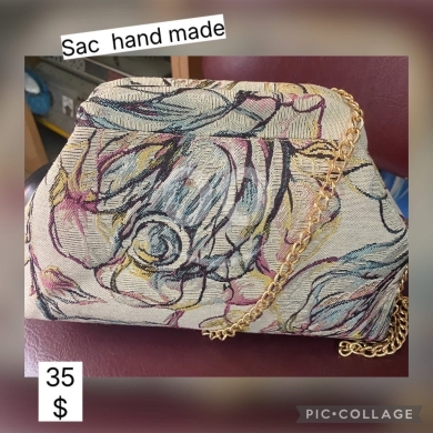 الملابس، الأحذية والزينة في جونيه - حقيبة يد نسائية يدوية الصنع بنقشة زهور | Women&rsquo;s Handmade Floral High-Class Handbag
