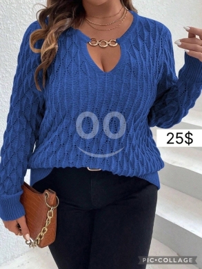Vêtements, chaussures et accessoires dans Jounieh - كنزة صوف ناعمة بتصميم راقي وتفاصيل ذهبية جذابة | Soft Wool Pullover with Elegant Gold Chain Detail