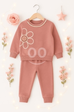 Vêtements, chaussures et accessoires dans Beyrouth - Elegant Flower Fleece Set for Girls