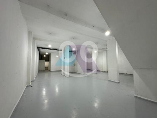 Commercials for sale in Verdun - 326m2 Warehouse-Prime Location-4sale in Verdun - مستودع للبيع في فردانEEW1