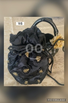 Vêtements, chaussures et accessoires dans Beyrouth - حقيبة ساتان سوداء مطرزة بالخرز للسهرات والمناسبات|Elegant Beaded Black Satin Drawstring Evening Bag