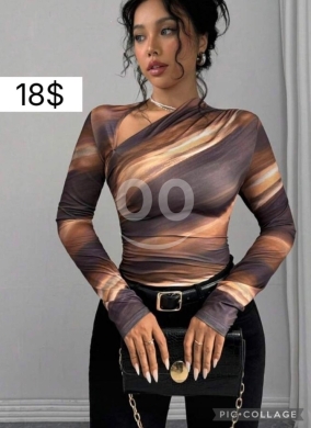 Vêtements, chaussures et accessoires dans Beyrouth - توب حريمي مموج أنيق بأكمام طويلة وفتحة كتف | Elegant Wave Print Cut-Out Long Sleeve Top