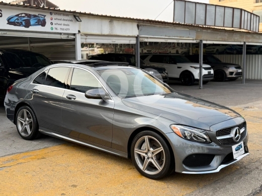 Mercedes-Benz dans Saïda - 2017 Mercedes-Benz C300 4MATIC AMG - Fully Loaded, Burmester & Panoramic Roof